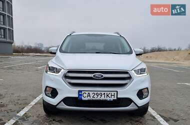 Внедорожник / Кроссовер Ford Kuga 2016 в 