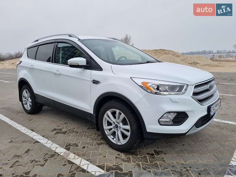 Внедорожник / Кроссовер Ford Kuga 2016 в Черкассах