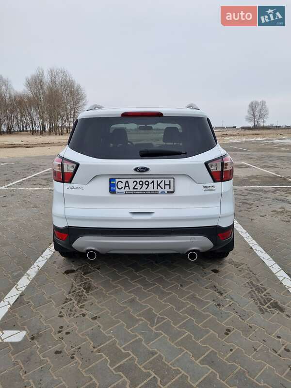 Внедорожник / Кроссовер Ford Kuga 2016 в Черкассах