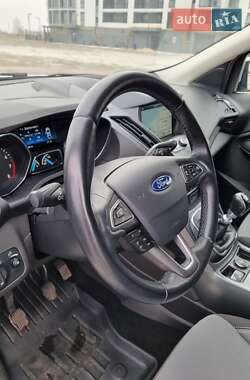 Внедорожник / Кроссовер Ford Kuga 2016 в 