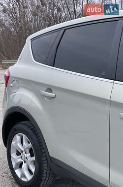 Позашляховик / Кросовер Ford Kuga 2010 в 
