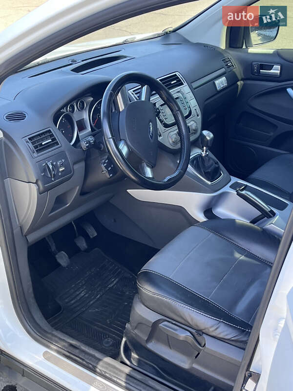 Внедорожник / Кроссовер Ford Kuga 2011 в Южноукраинске