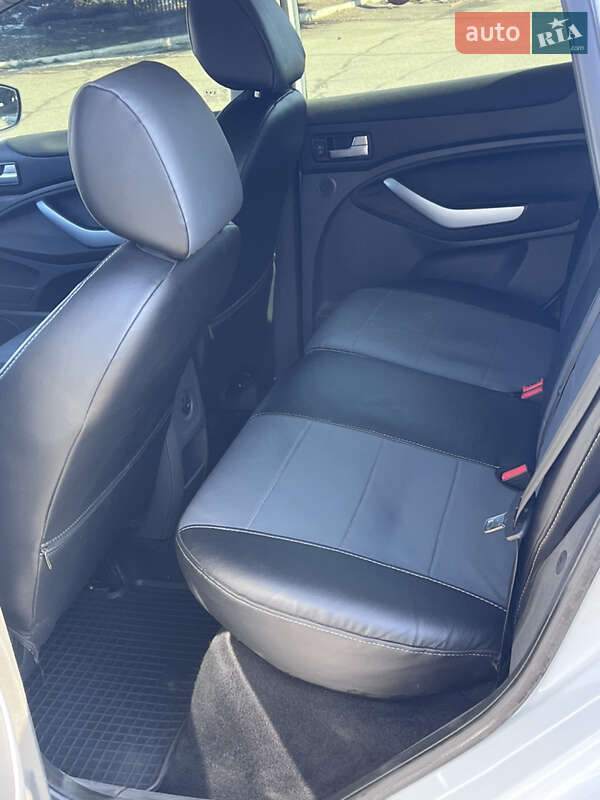 Внедорожник / Кроссовер Ford Kuga 2011 в Южноукраинске