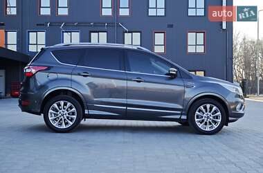 Внедорожник / Кроссовер Ford Kuga 2017 в 