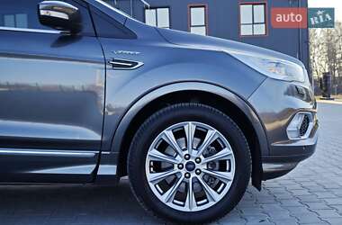 Внедорожник / Кроссовер Ford Kuga 2017 в 