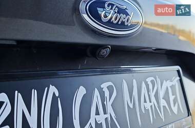 Внедорожник / Кроссовер Ford Kuga 2017 в 