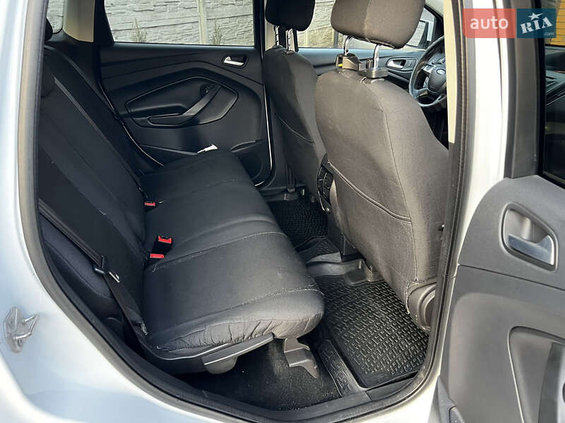 Внедорожник / Кроссовер Ford Kuga 2016 в Лубнах