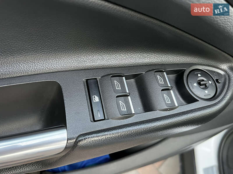 Внедорожник / Кроссовер Ford Kuga 2016 в Лубнах