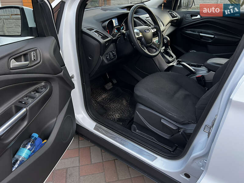 Внедорожник / Кроссовер Ford Kuga 2016 в Лубнах