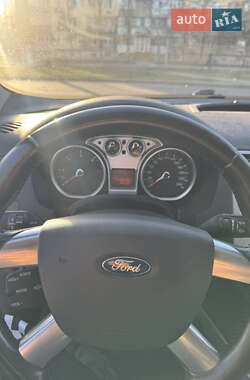 Внедорожник / Кроссовер Ford Kuga 2012 в 