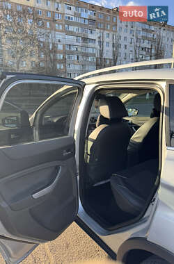 Внедорожник / Кроссовер Ford Kuga 2012 в 