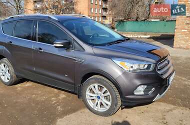 Внедорожник / Кроссовер Ford Kuga 2016 в 