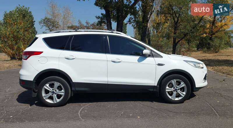 Внедорожник / Кроссовер Ford Kuga 2015 в Каменском
