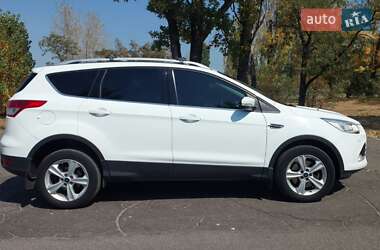 Внедорожник / Кроссовер Ford Kuga 2015 в 