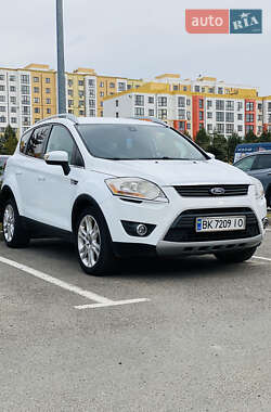 Внедорожник / Кроссовер Ford Kuga 2012 в 