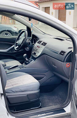 Внедорожник / Кроссовер Ford Kuga 2012 в 