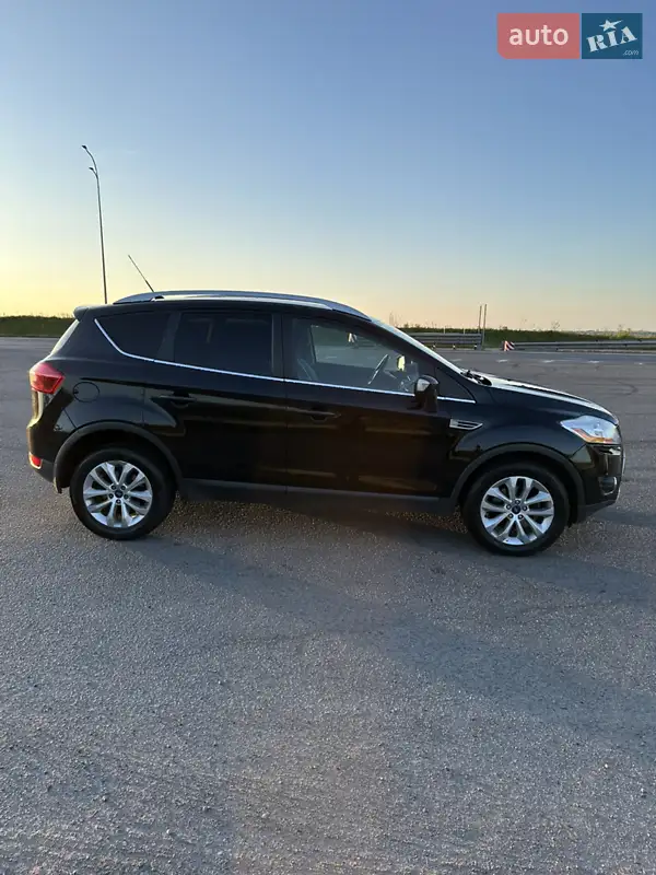 Позашляховик / Кросовер Ford Kuga 2011 в 