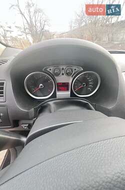 Внедорожник / Кроссовер Ford Kuga 2012 в 