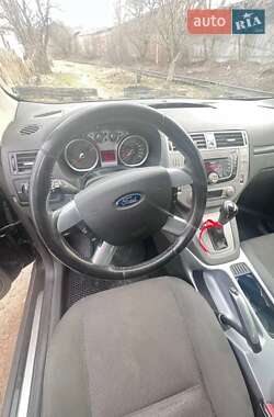 Внедорожник / Кроссовер Ford Kuga 2012 в 