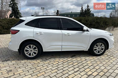 Позашляховик / Кросовер Ford Kuga 2022 в 