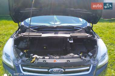 Внедорожник / Кроссовер Ford Kuga 2015 в 