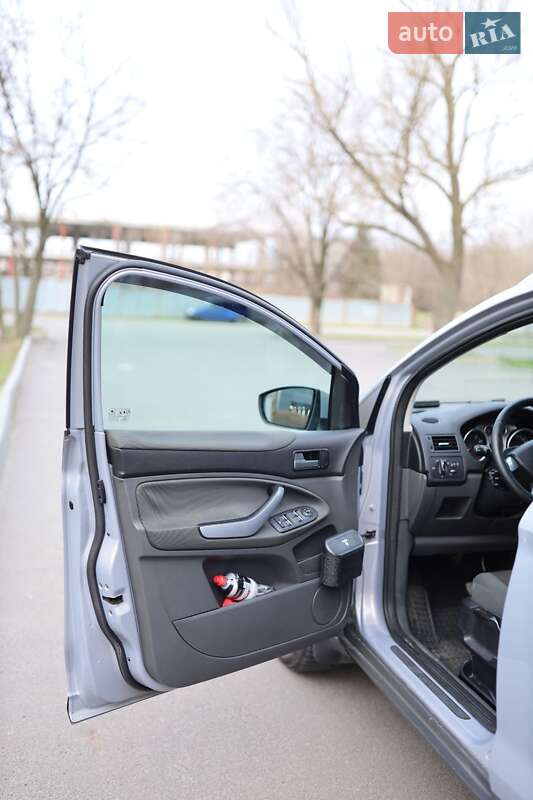 Внедорожник / Кроссовер Ford Kuga 2011 в Днепре