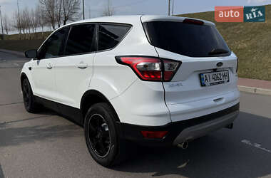 Внедорожник / Кроссовер Ford Kuga 2017 в 