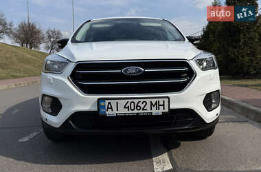 Внедорожник / Кроссовер Ford Kuga 2017 в 