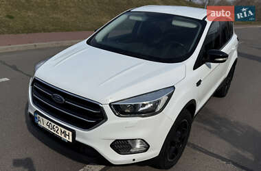 Внедорожник / Кроссовер Ford Kuga 2017 в 