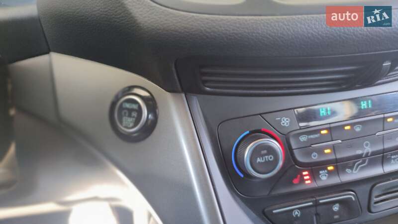 Внедорожник / Кроссовер Ford Kuga 2017 в Смеле