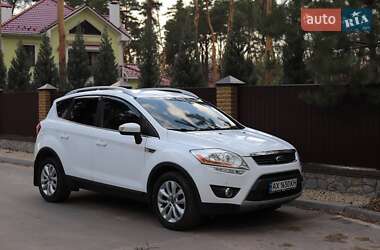 Внедорожник / Кроссовер Ford Kuga 2012 в 