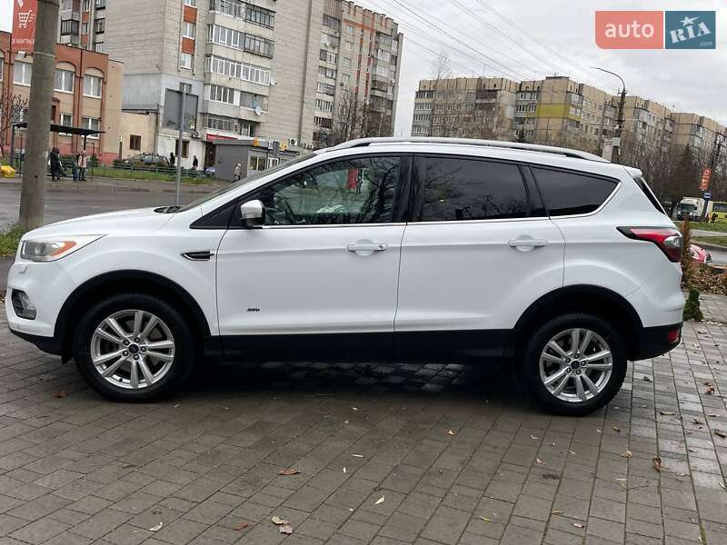 Внедорожник / Кроссовер Ford Kuga 2017 в Львове