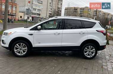 Внедорожник / Кроссовер Ford Kuga 2017 в 