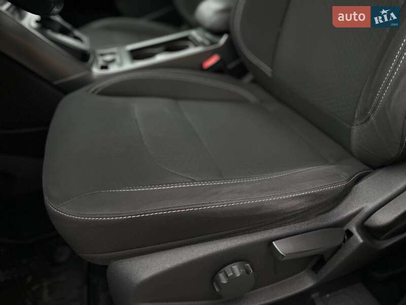 Внедорожник / Кроссовер Ford Kuga 2017 в Львове