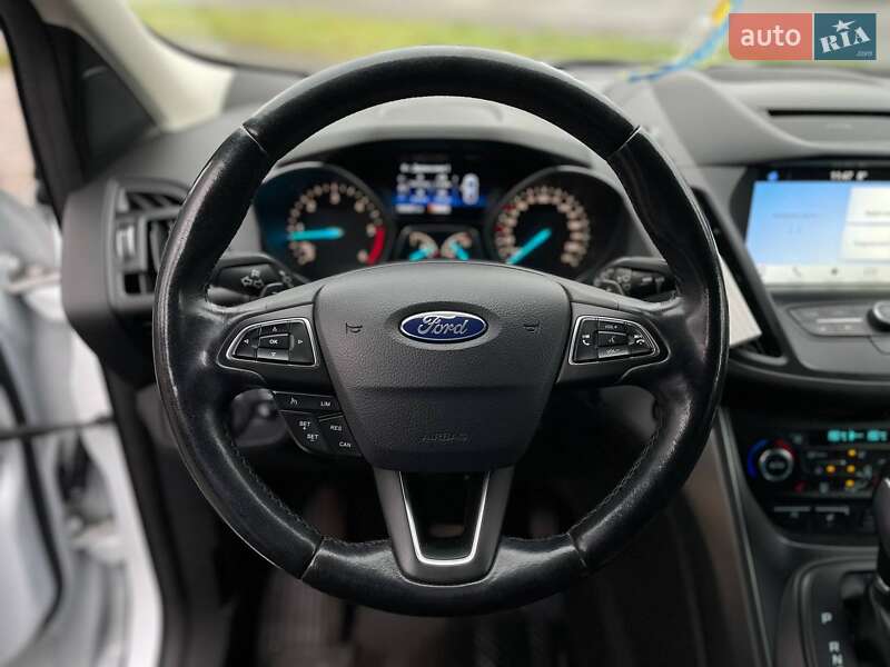 Внедорожник / Кроссовер Ford Kuga 2017 в Львове