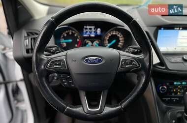 Внедорожник / Кроссовер Ford Kuga 2017 в 