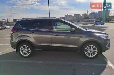 Внедорожник / Кроссовер Ford Kuga 2019 в 