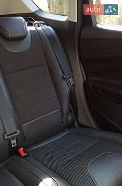 Внедорожник / Кроссовер Ford Kuga 2013 в 