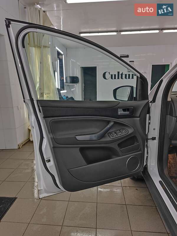 Позашляховик / Кросовер Ford Kuga 2011 в Дніпрі