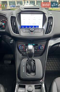 Внедорожник / Кроссовер Ford Kuga 2019 в 