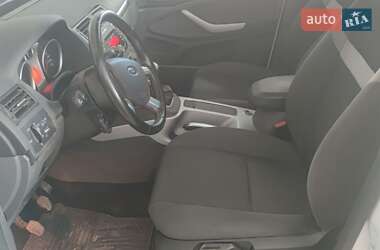 Внедорожник / Кроссовер Ford Kuga 2011 в 