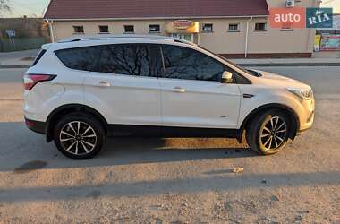 Внедорожник / Кроссовер Ford Kuga 2017 в 