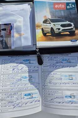 Позашляховик / Кросовер Ford Kuga 2019 в 