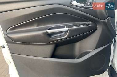 Внедорожник / Кроссовер Ford Kuga 2013 в 