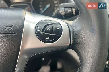 Внедорожник / Кроссовер Ford Kuga 2013 в 