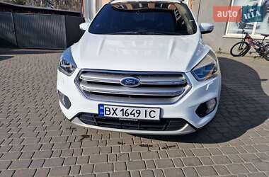 Внедорожник / Кроссовер Ford Kuga 2017 в 