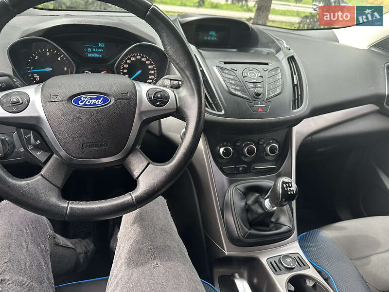 Внедорожник / Кроссовер Ford Kuga 2014 в 