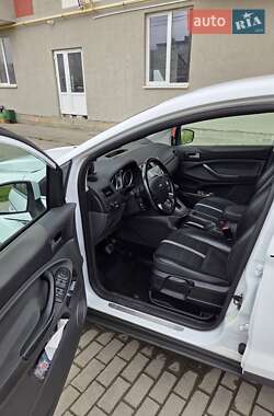 Внедорожник / Кроссовер Ford Kuga 2012 в 