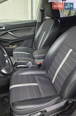 Внедорожник / Кроссовер Ford Kuga 2012 в 