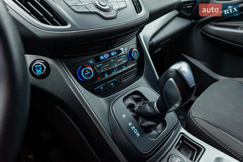 Позашляховик / Кросовер Ford Kuga 2018 в Києві
